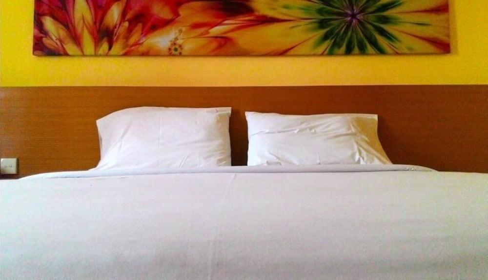 Yello Hotel Samarinda Exterior photo