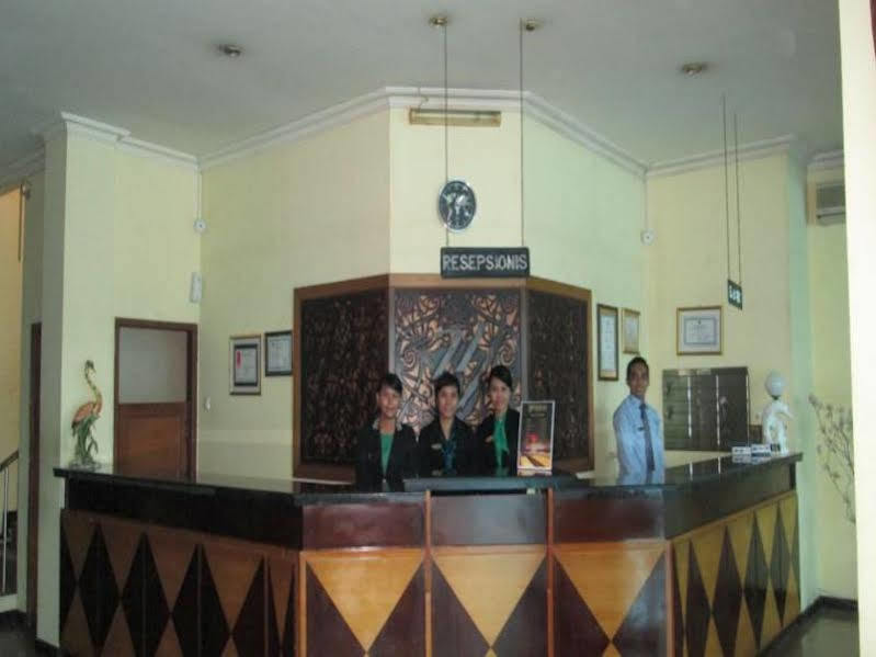 Yello Hotel Samarinda Exterior photo