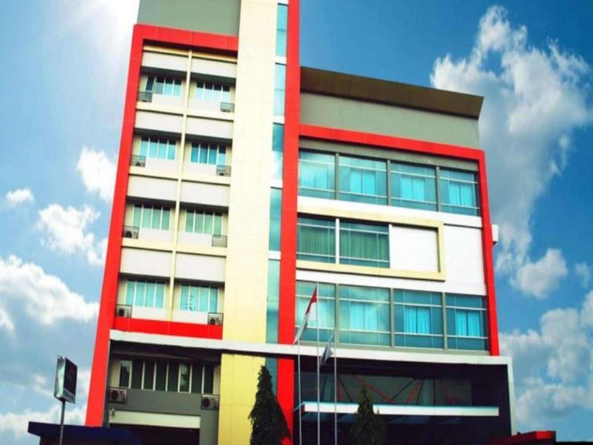 Yello Hotel Samarinda Exterior photo